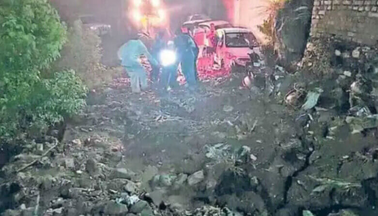 landslide-from-varunavat-mountain-late-night-in-uttarkashi-many-vehicles-buried-under-debris