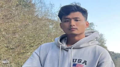 सीएम धामी ने त्रिपुरा के छात्र एंजेल चकमा के परिवार को आर्थिक सहायता के रूप में 4 लाख का चेक भेजा